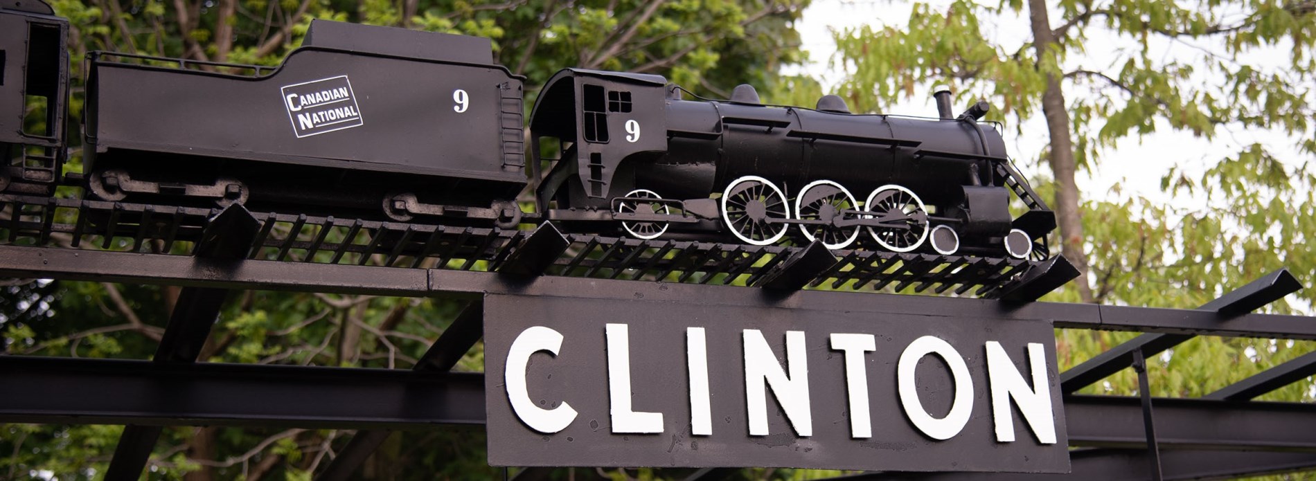 Clinton rail car statue